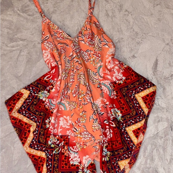 Hankerchief Style Floral Tank Top with Long Sleeve V Neck Olive 1X Set - Picture 5 of 5